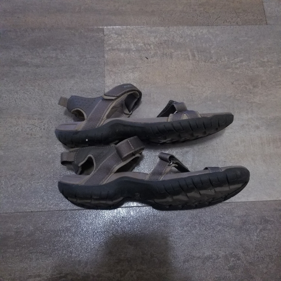 SOLD Teva Sandals Womens Size 7 - Picture 3 of 5